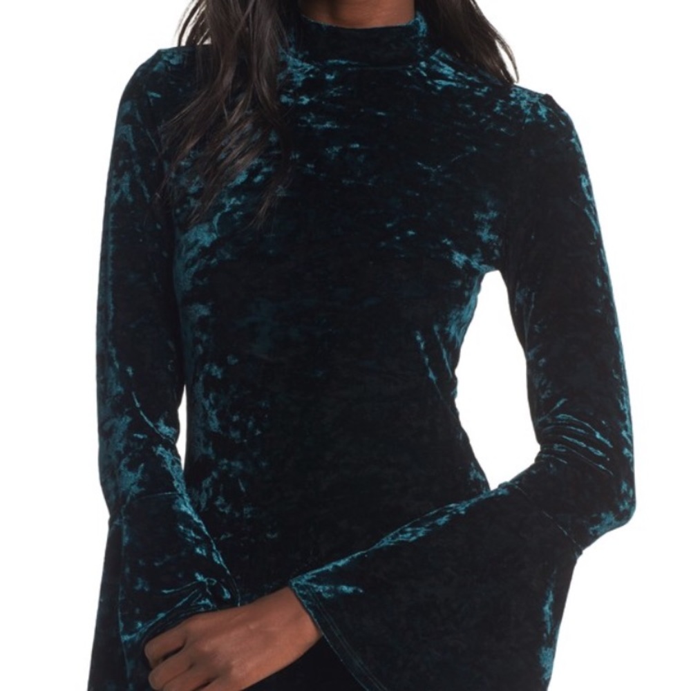 Lost + Wonder Bell Sleeve velvet top